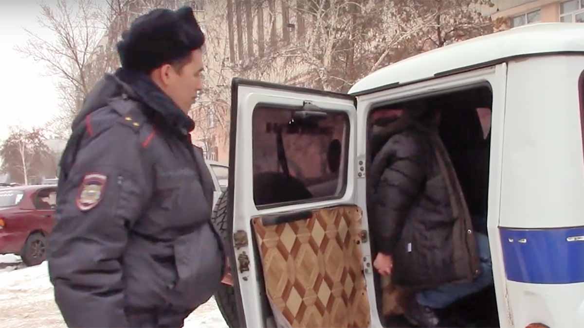 Мужчина с пистолетом задержан у входа в банк - Орен.Ру