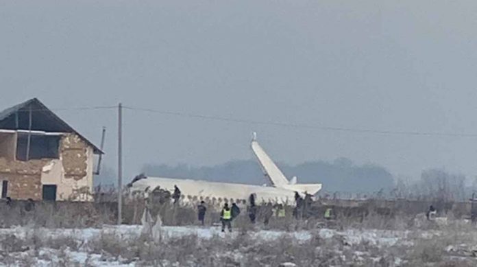 Появилось видео с места крушения самолета в Казахстане