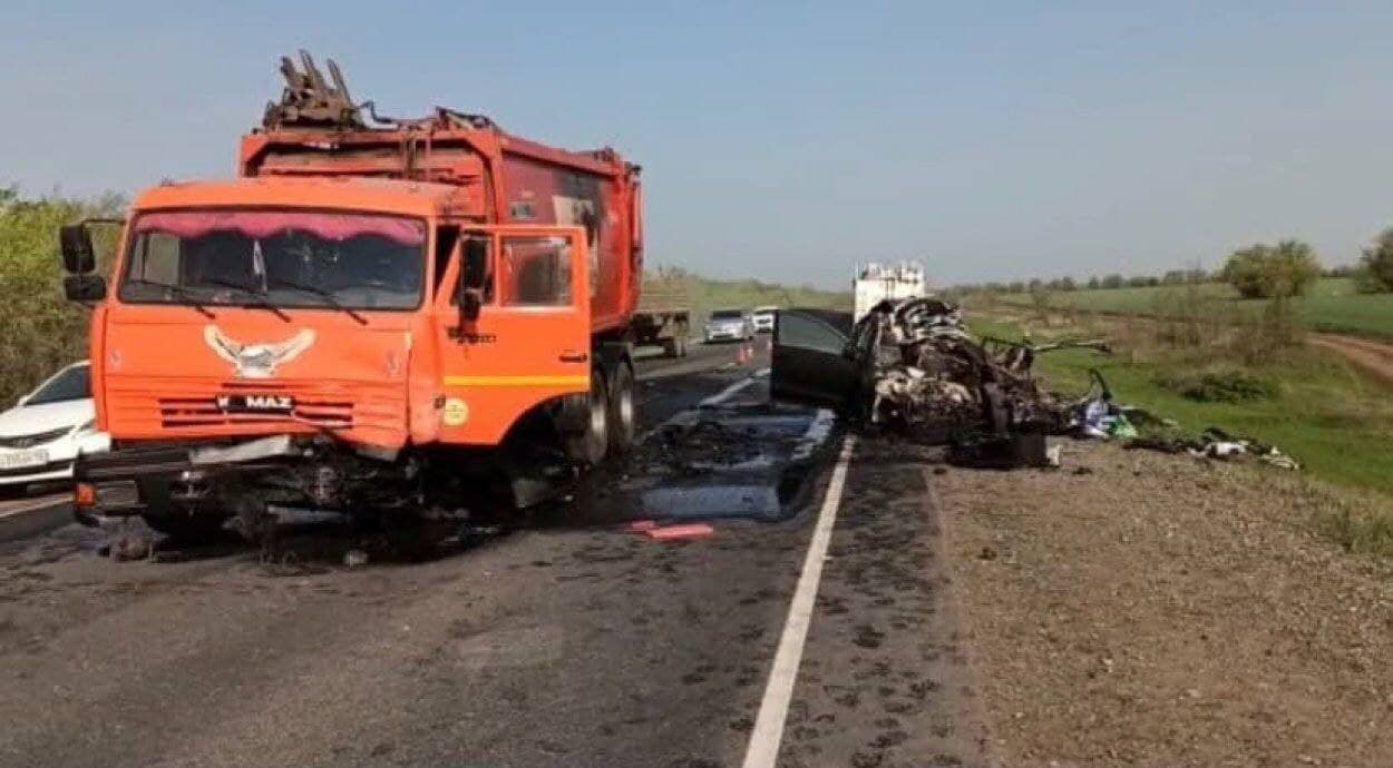 В Оренбургской области три человека погибли в результате столкновения  автомобиля с грузовиком - Орен.Ру