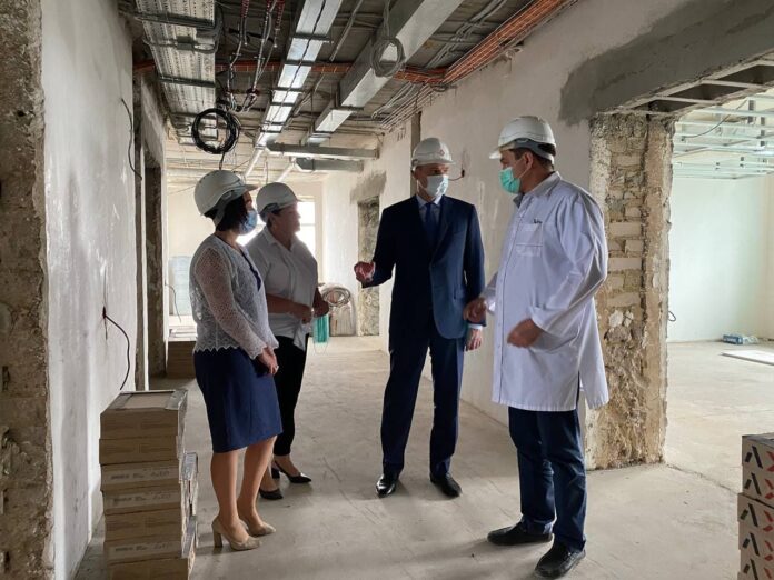Денис Паслер посетил областные клиники