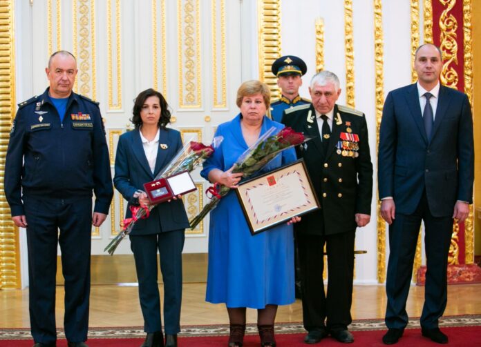 Экипаж потерпевшего крушение ИЛ-76 удостоен государственных наград