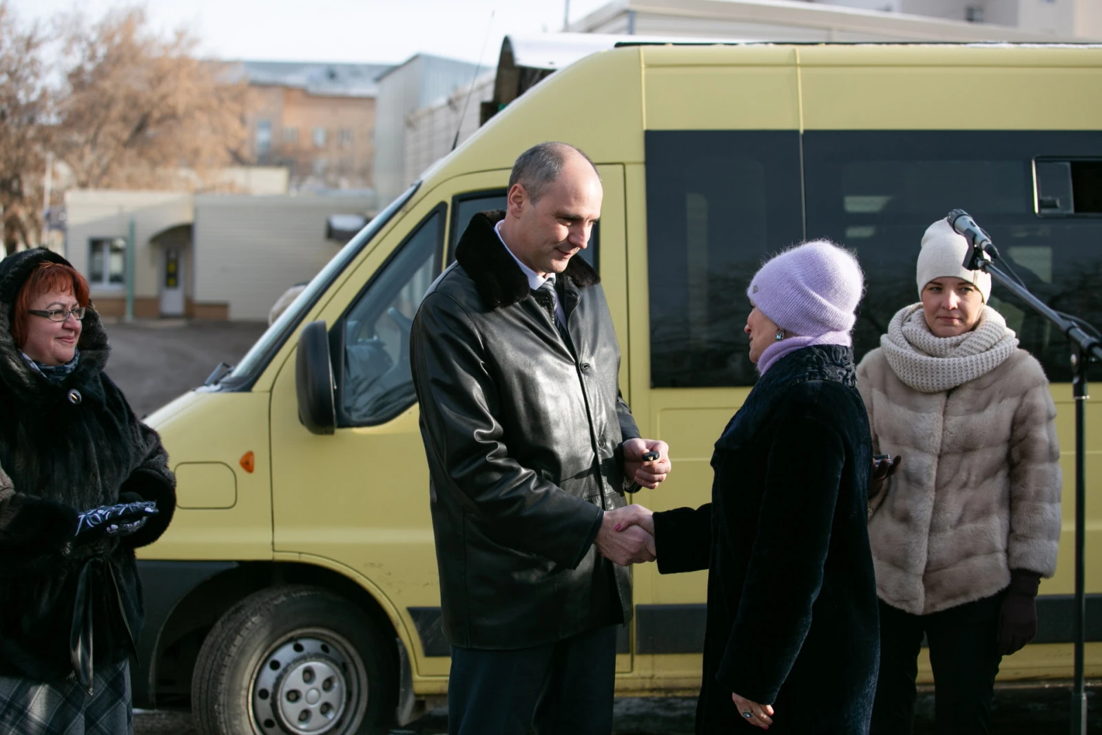 Социальные службы региона получили новые автомобили - Орен.Ру