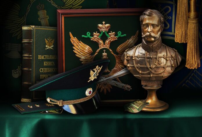 Судебные приставы