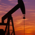 Нефтяная вышка на месторождении