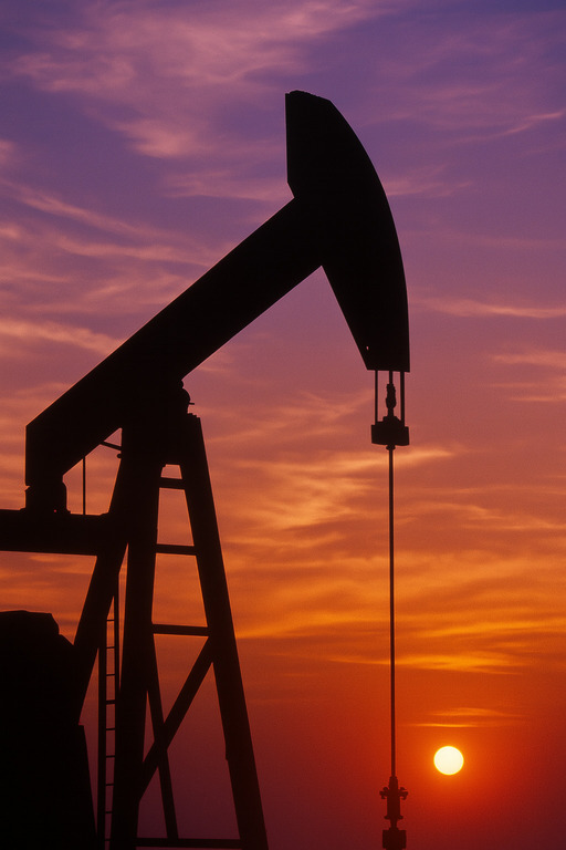 Нефть Нефтяная вышка на месторождении