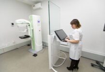 Современный цифровой аппарат для проведения маммографии в медицинском учреждении