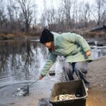 Системная экологическая работа: Уральская Сталь провела очередное зарыбление реки Урал Экологическая Акция Зарыбления от Комбината «Уральская Сталь»