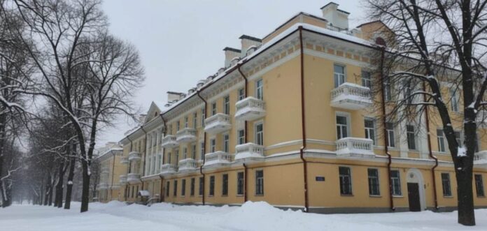 Очистка крыш от снега