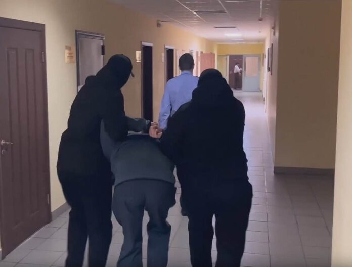Задержание банды, вымогавшей деньги у участников спецоперации.
