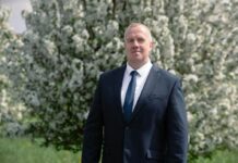 Сергей Журавлев поздравил новотройчан и металлургов с Днем России