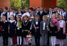 Металлурги Уральской Стали поздравили с Днём знаний учеников и студентов Новотроицка